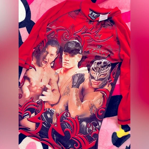 WWE wrestling 2000s shirt ♥️🖤♥️🖤 - Picture 1 of 3